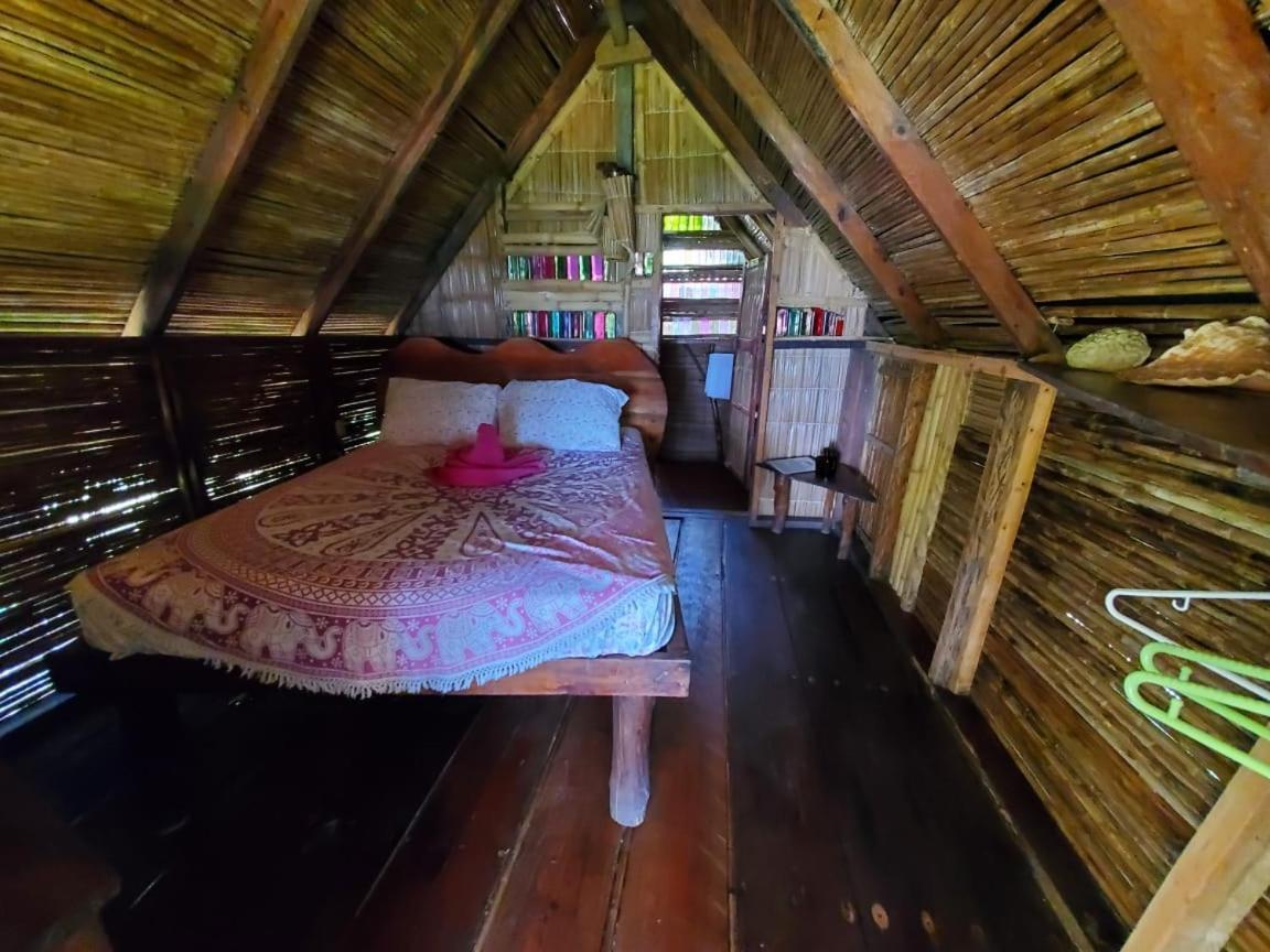 Derek'S Place Eco-Lodge Petite Île du Maïs Extérieur photo