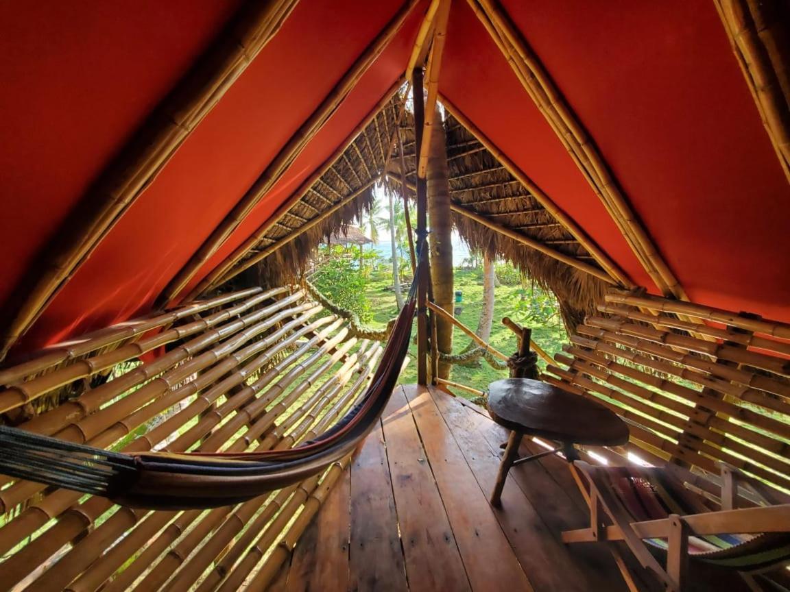 Derek'S Place Eco-Lodge Petite Île du Maïs Extérieur photo