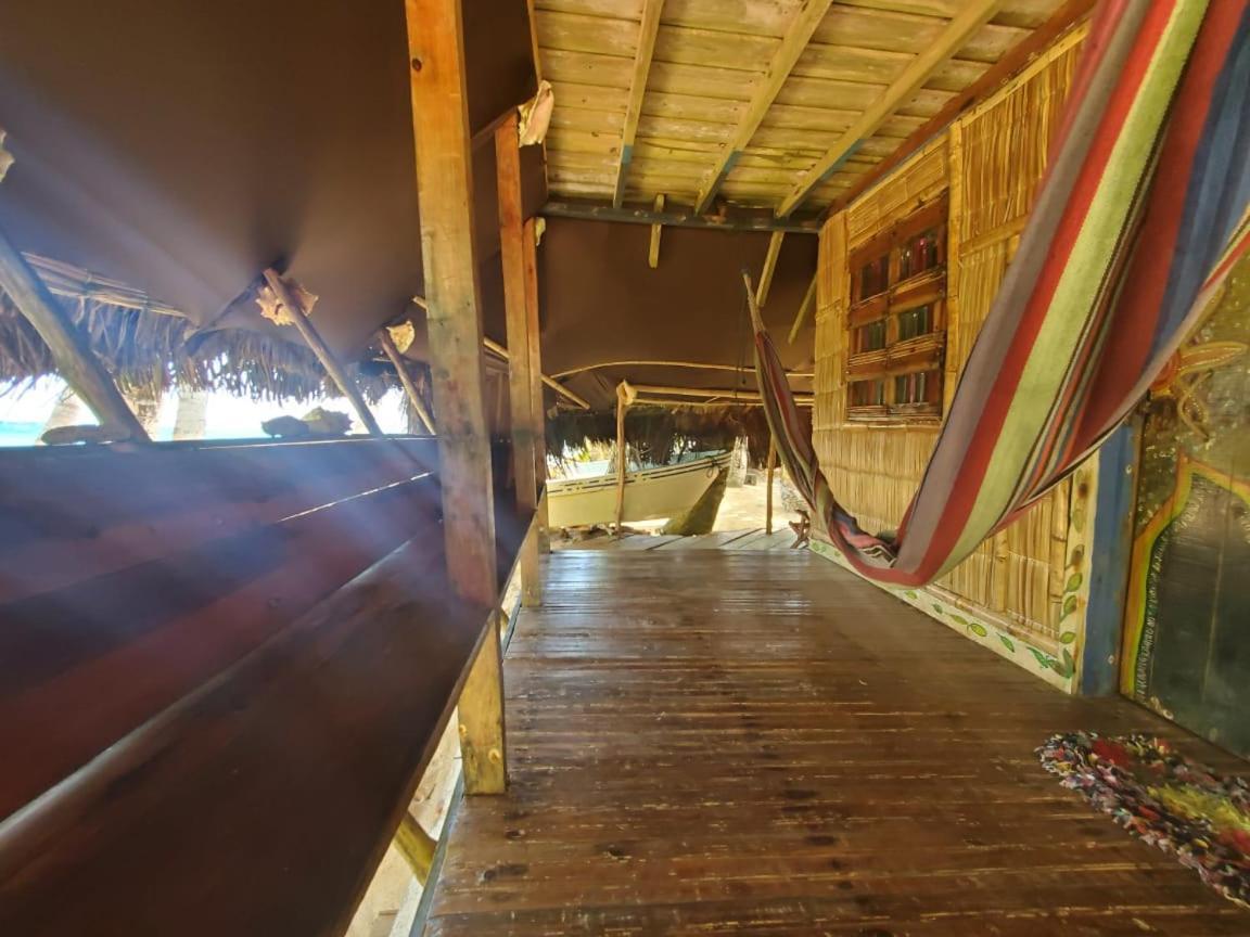 Derek'S Place Eco-Lodge Petite Île du Maïs Extérieur photo