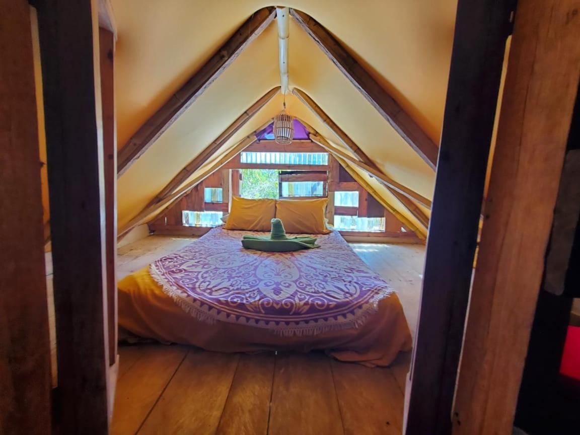 Derek'S Place Eco-Lodge Petite Île du Maïs Extérieur photo